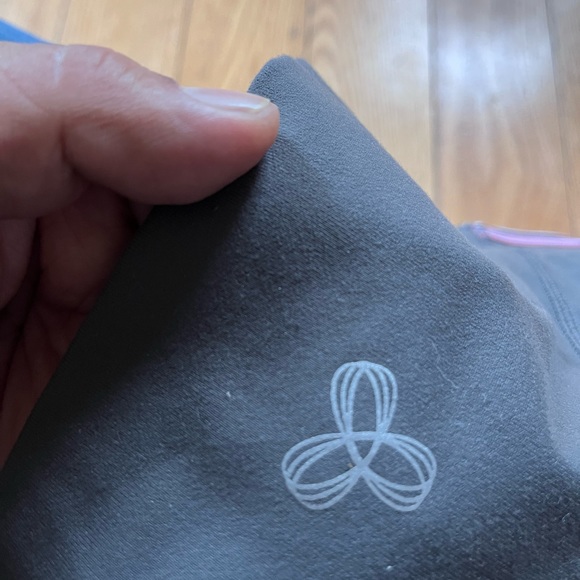 TNA Medium Workout Leggings Dark Grey and Pink - Picture 3 of 4